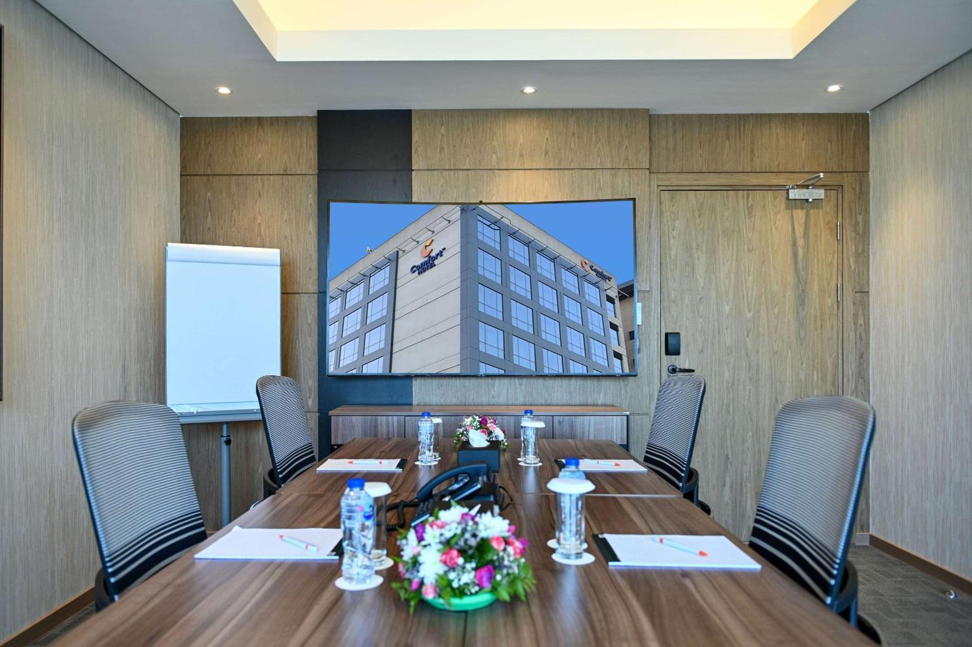 Comfort Hotel Jeddah King Road Екстер'єр фото