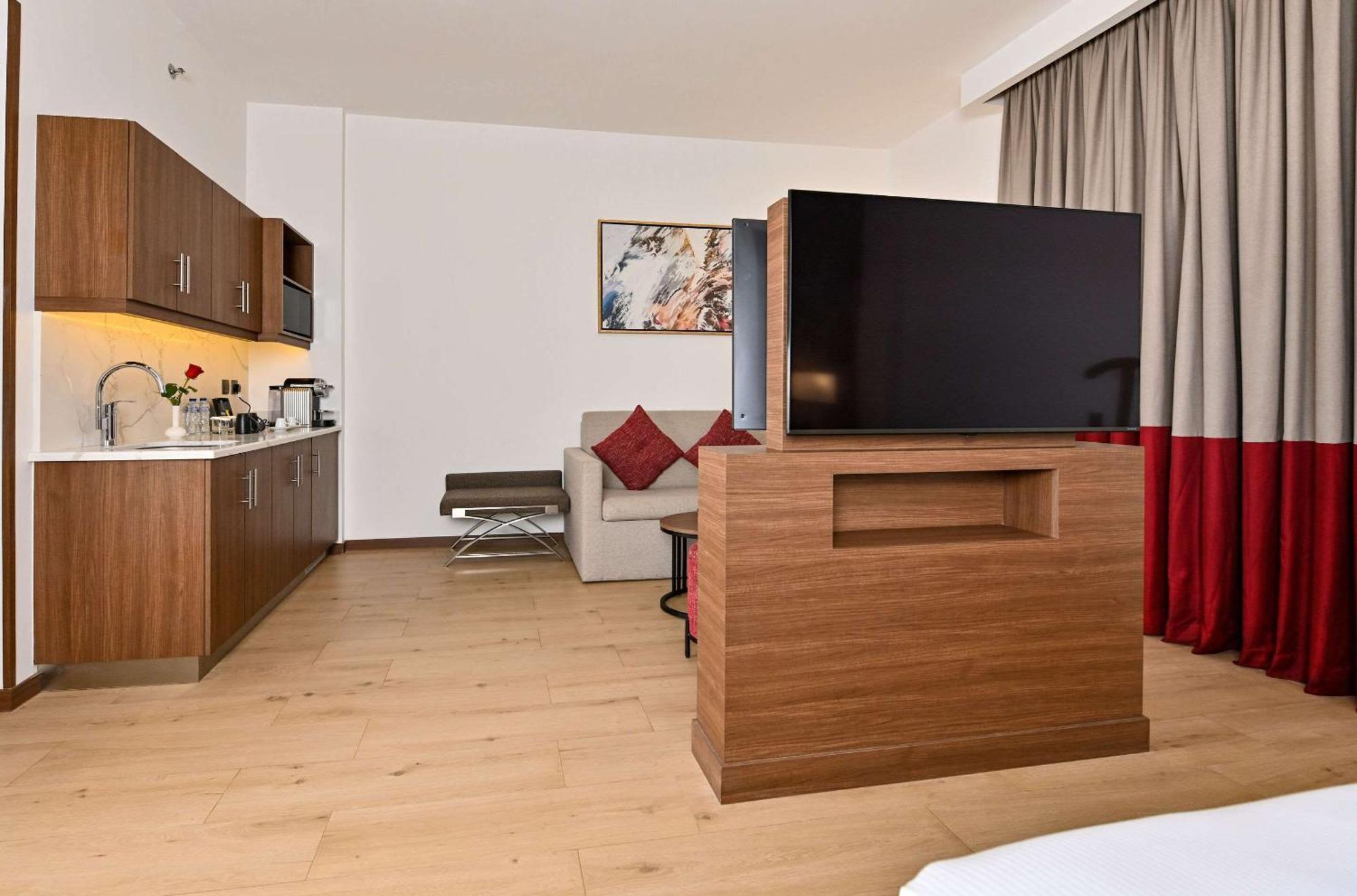 Comfort Hotel Jeddah King Road Екстер'єр фото